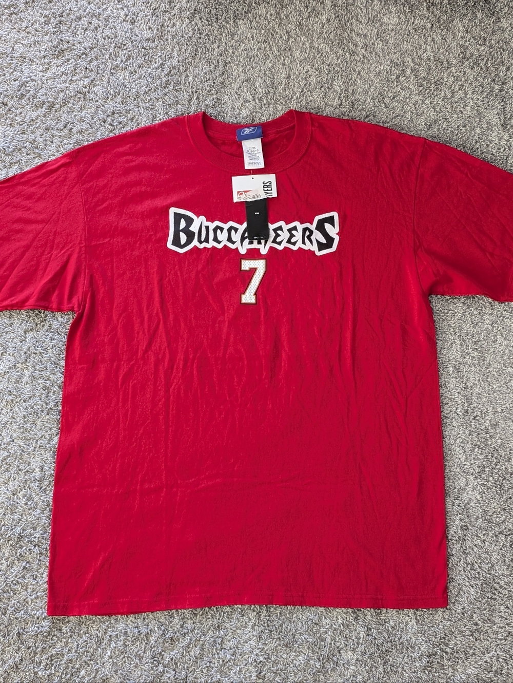 NWT NFL Tampa Bay Buccaneers mens shirt